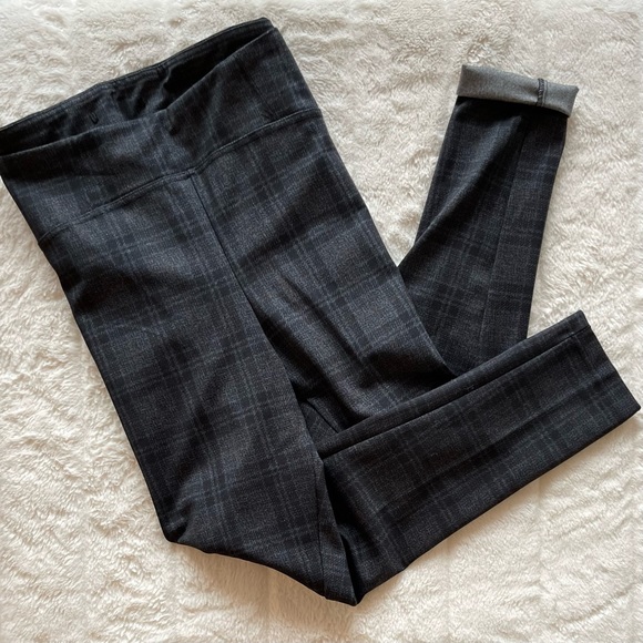 Smooth Checkered Leggings - Picture 2 of 4